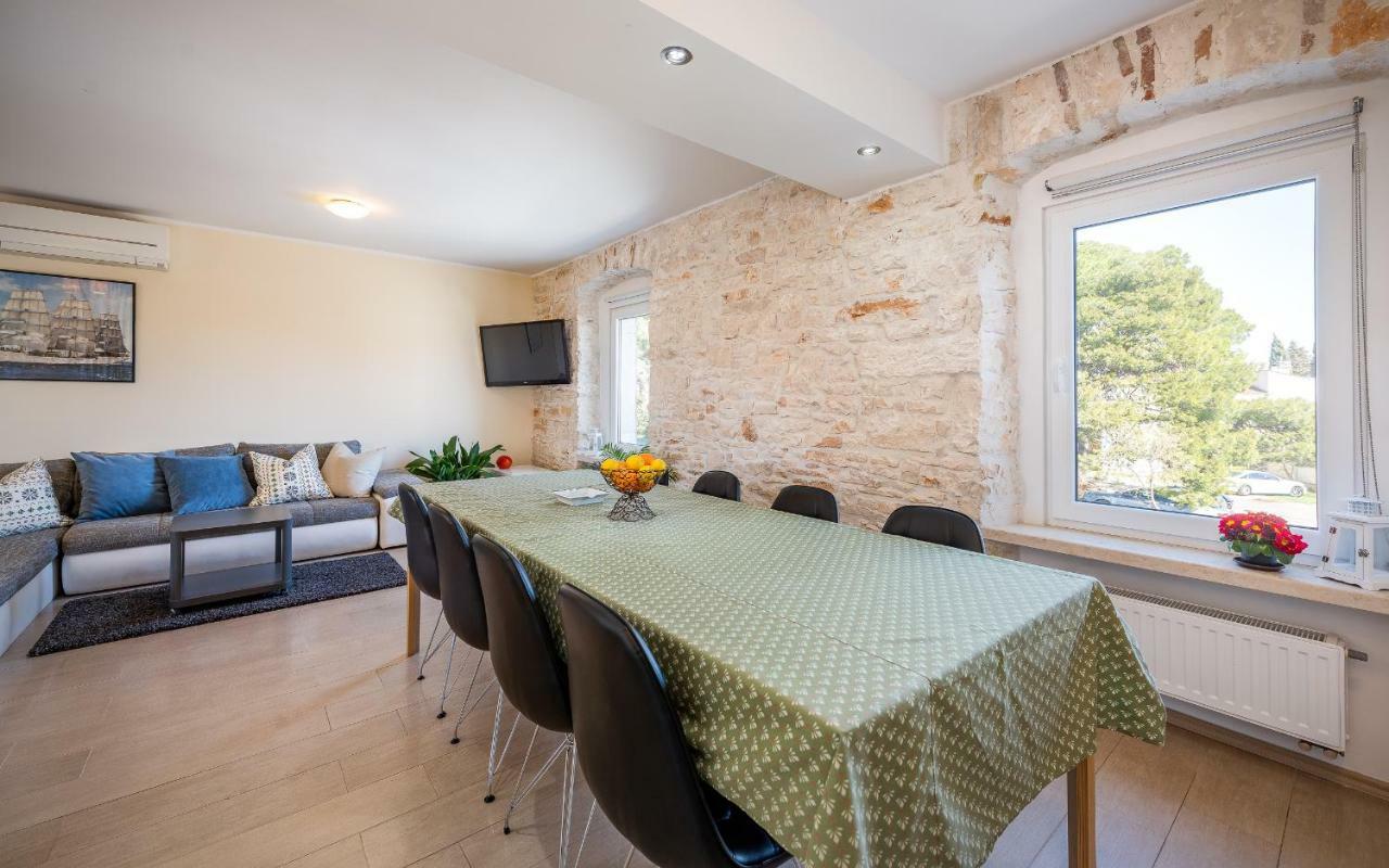 Apartment Lungomare Pula Exterior photo